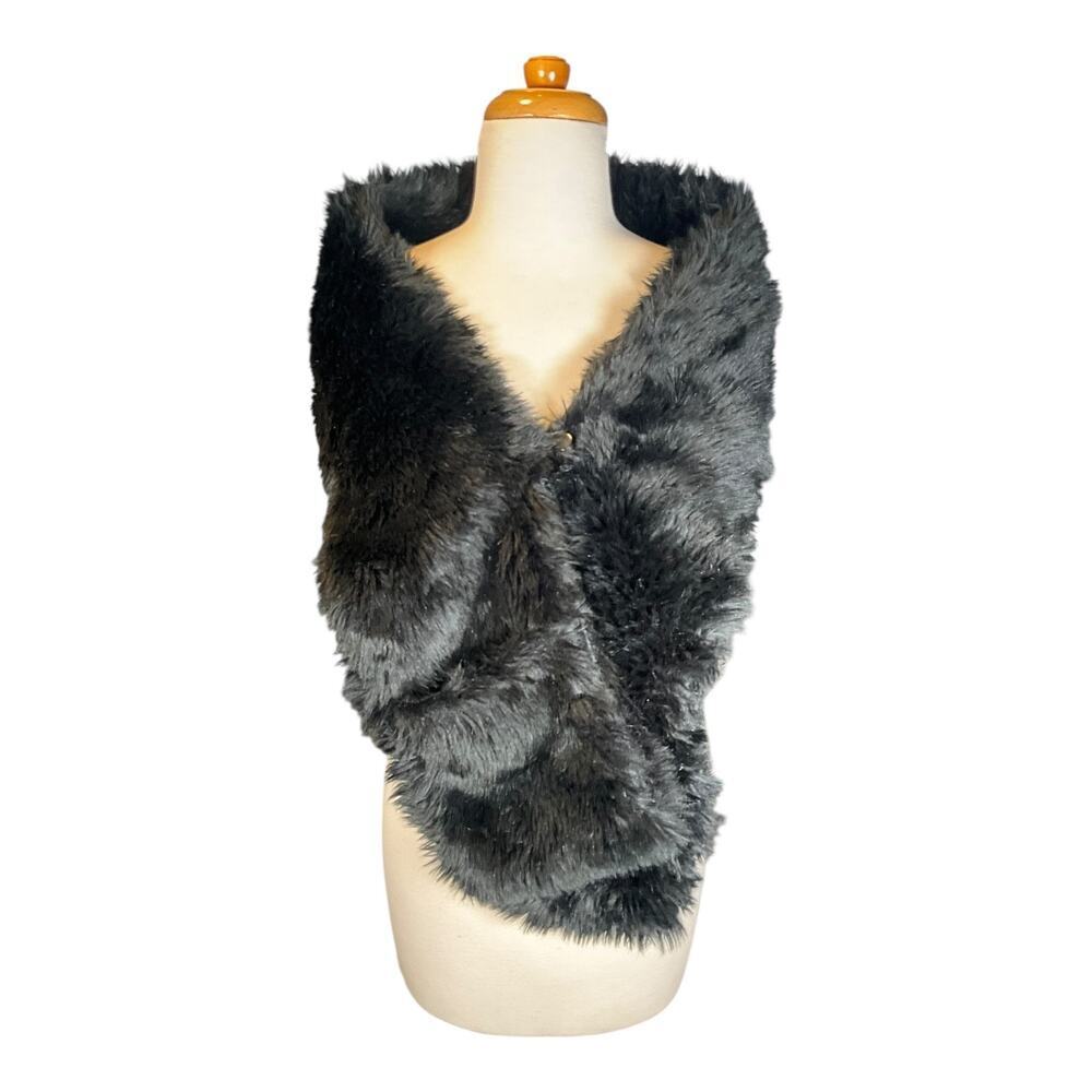 Winter Glam INC Black Faux Fur Stole Shawl Wrap w/ Pockets One Size Quiet Luxury
